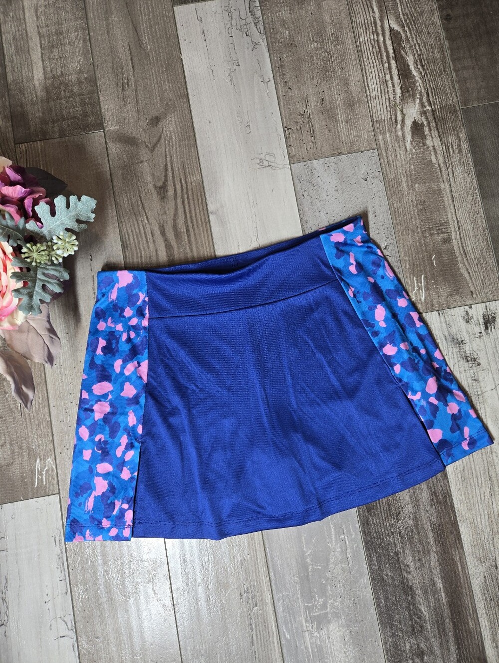 Grand Slam Blue Athletic Skort with Pink-Blue Side Print – Size Medium